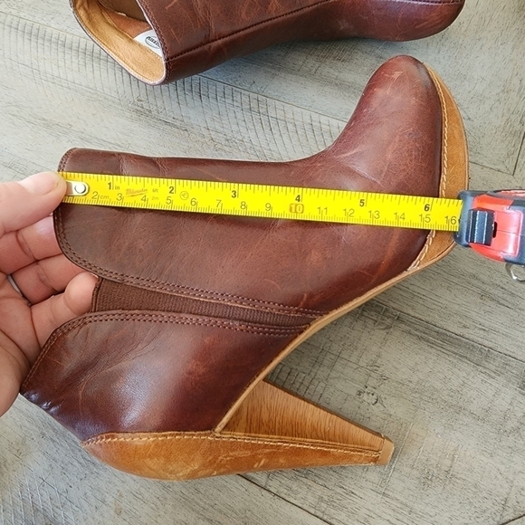 Fossil Leather Ankle Boots - Picture 7 of 9